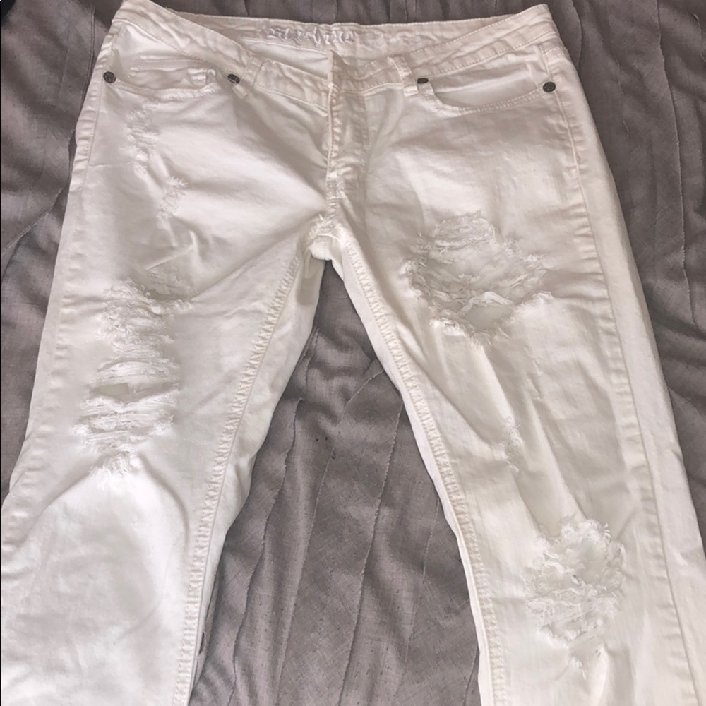 ✨Distressed White Machine Skinny Jeans✨